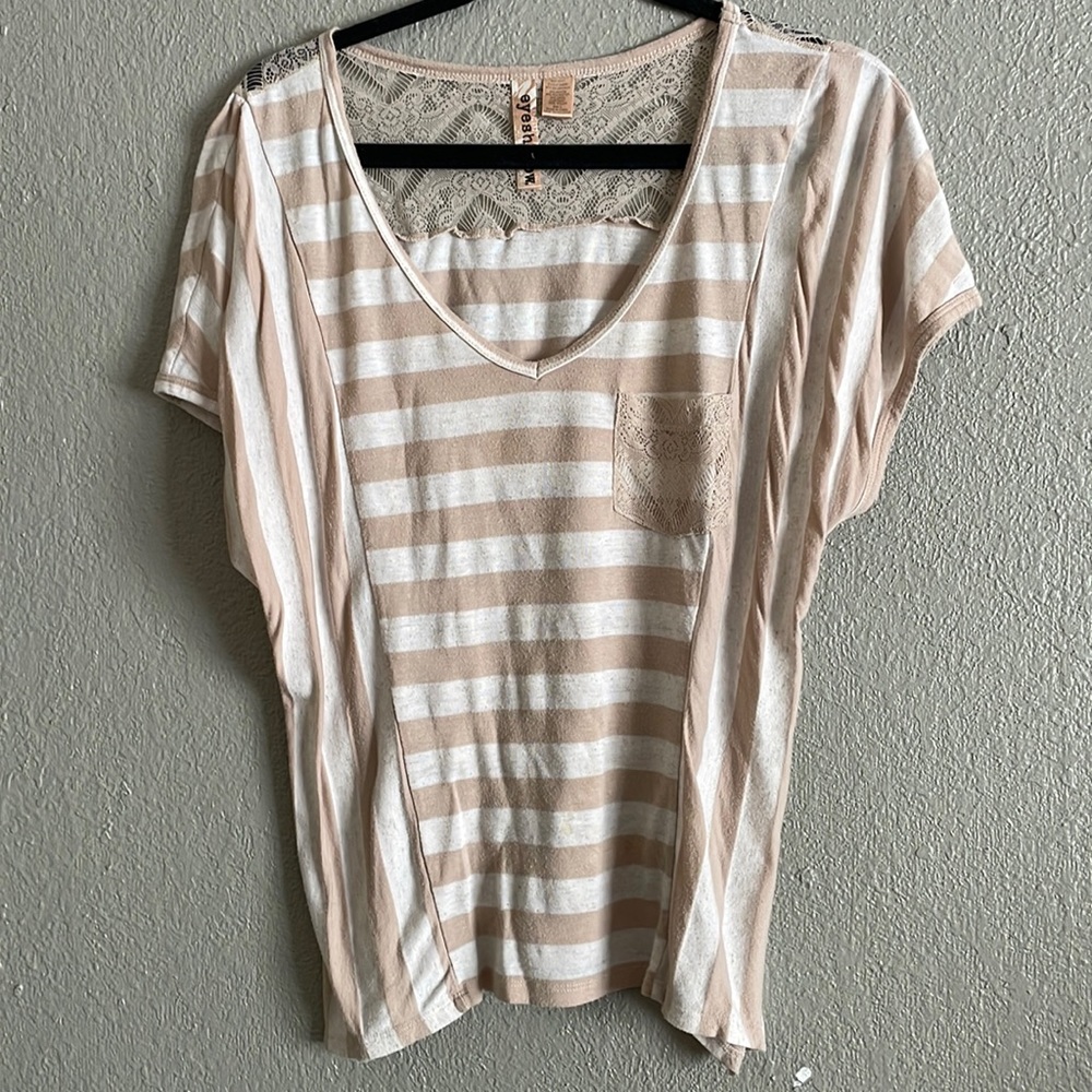 Eyeshadow brand, great condition. Lace details, cap sleeve